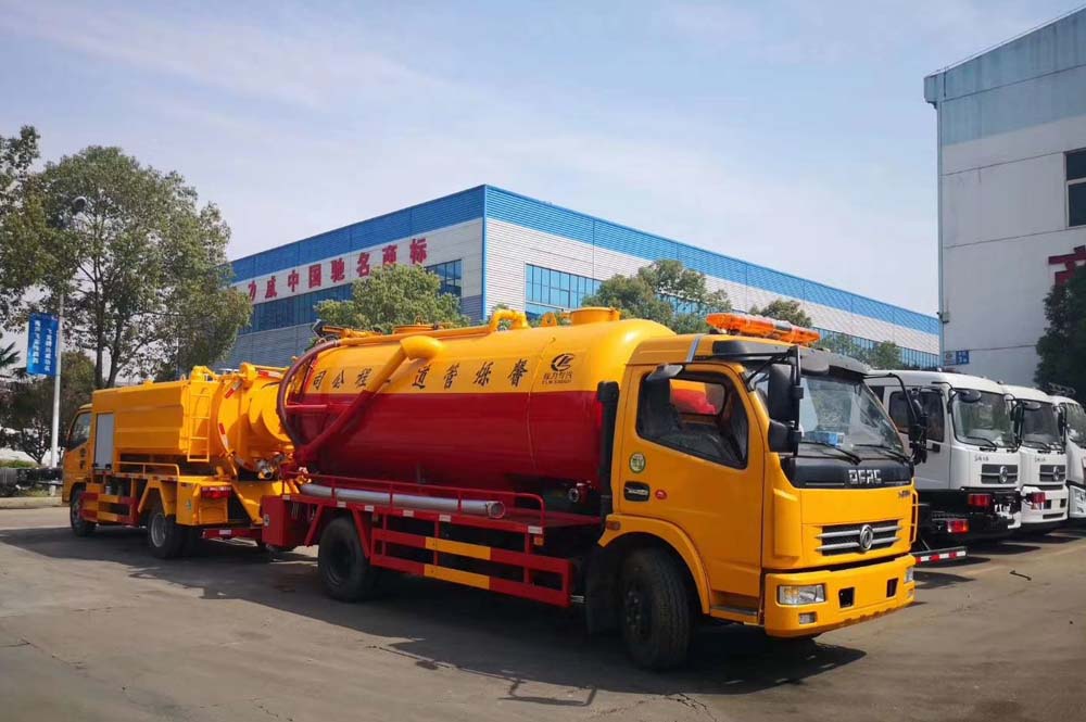 東風(fēng)多利卡國(guó)六清洗吸污車