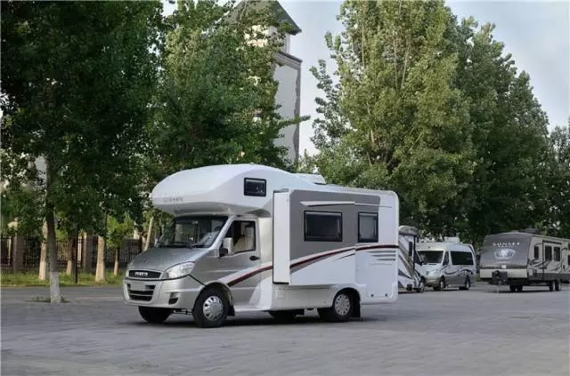適合國內使用的自行式C型房車 適合國內使用的自行式C型房車
